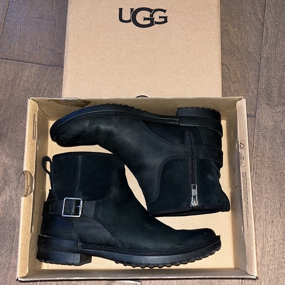 Ugg Dakota Black Boots in Excellent Condition - Picture 1 of 5